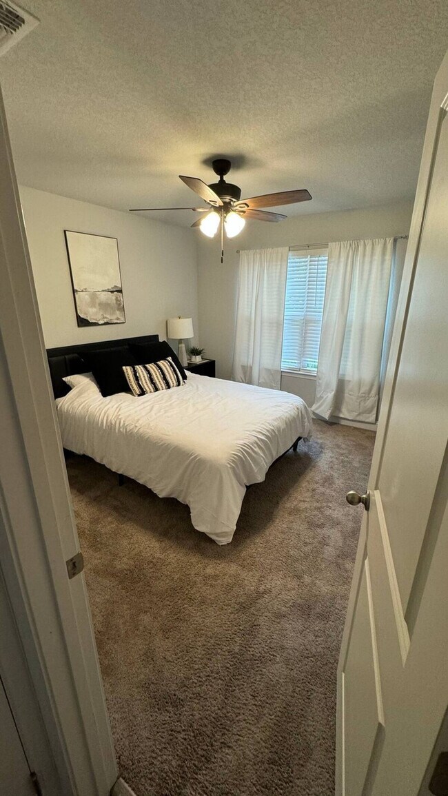 Building Photo - 2064 Constitution Dr