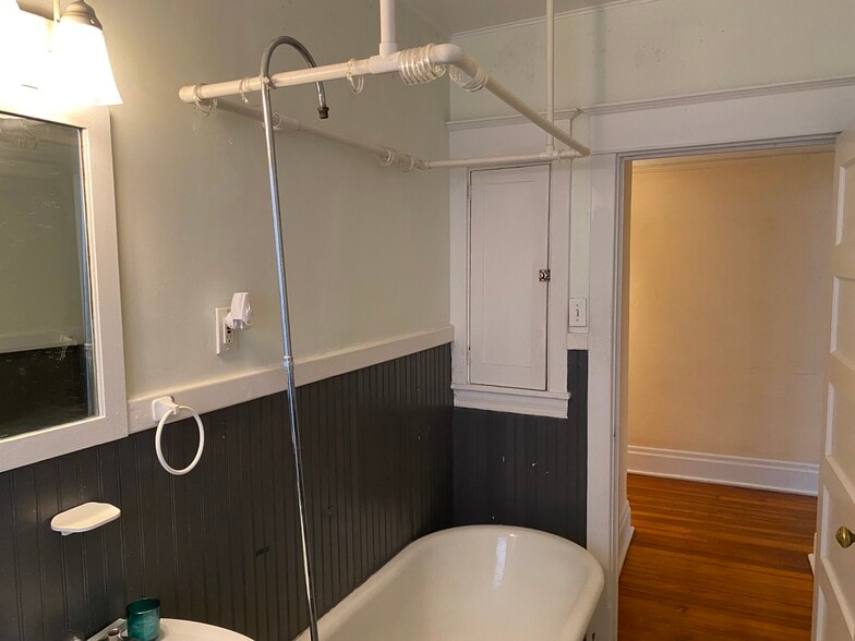 Bathroom - 1619 Buena Vista St