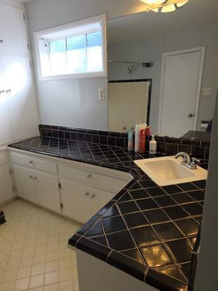 Building Photo - "Spacious 3-Bedroom Gem with 2300 Sq Ft in...