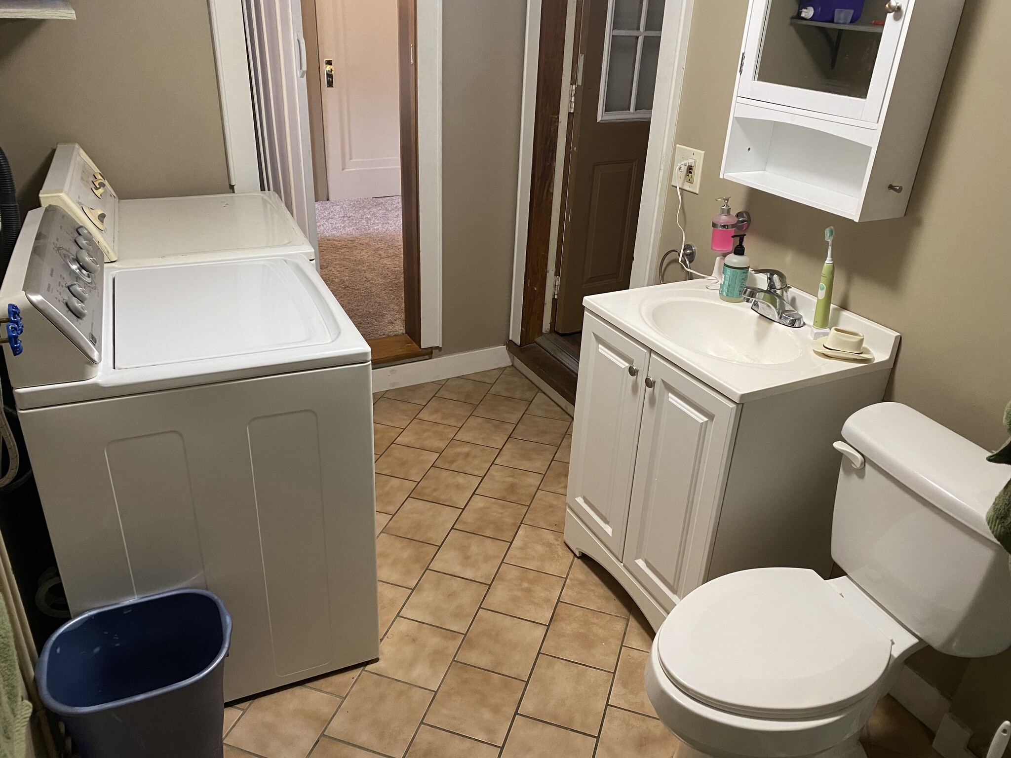 Building Photo - 2617 Maple Ave NE