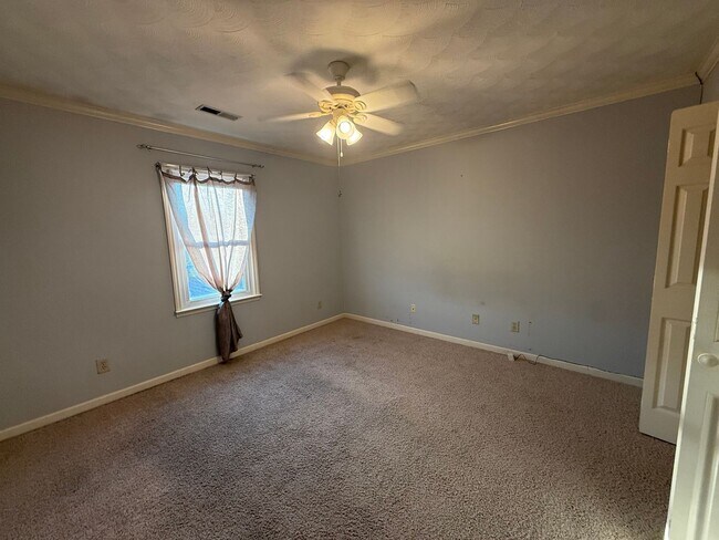 Building Photo - Welcome to this stunning 3-bedroom, 2.5-ba...