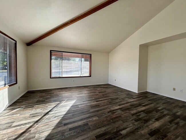 Building Photo - 6412-6416-6424 S 6th St.