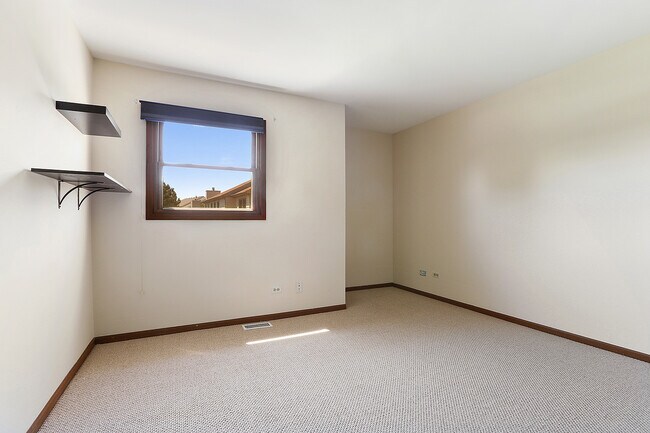 Building Photo - 15537 Whitehall Ln
