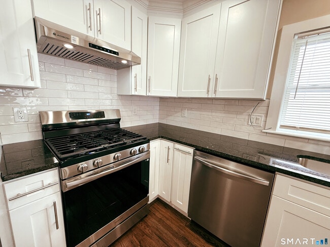 Building Photo - 260 Robin St