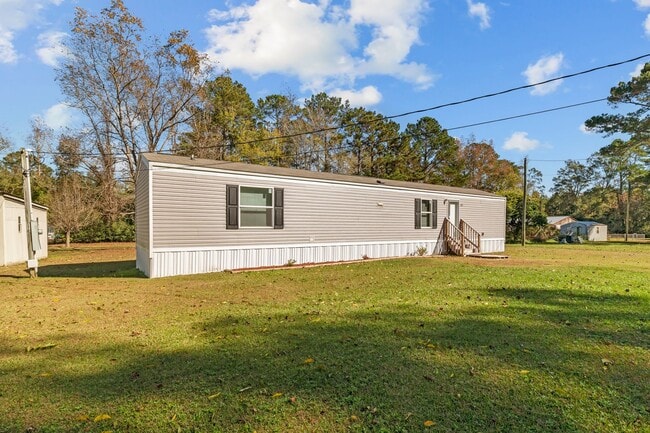 Building Photo - 2 Bedroom, 2 Bathroom Home