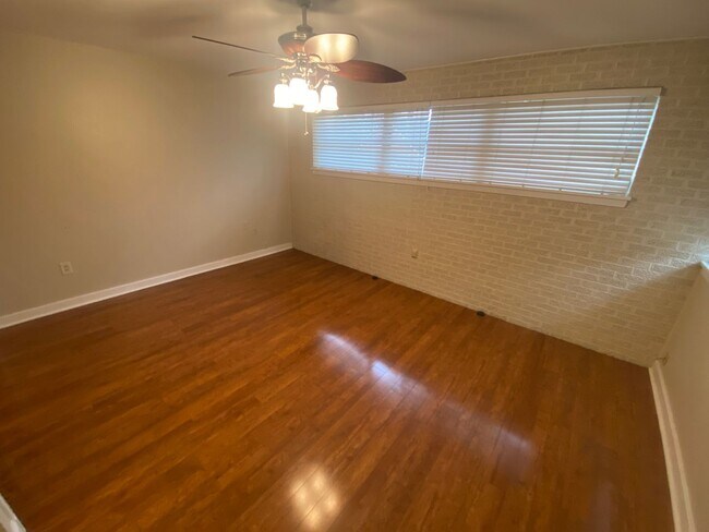 Building Photo - 3 Bedroom House in the Garden District