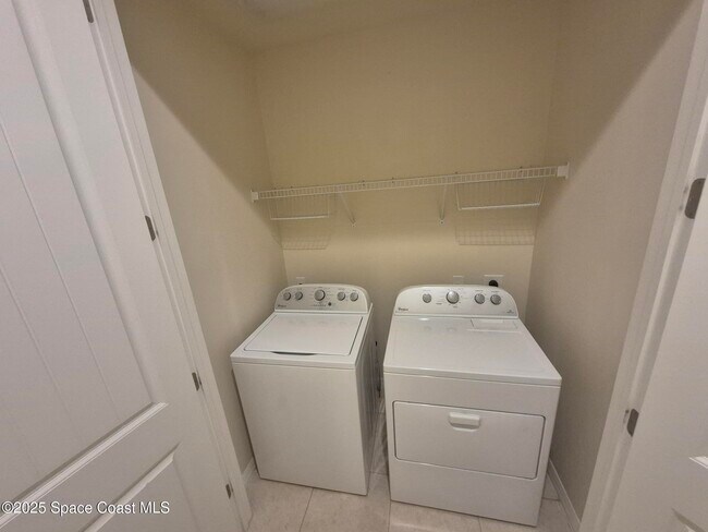 Building Photo - 3325 Sedge Dr