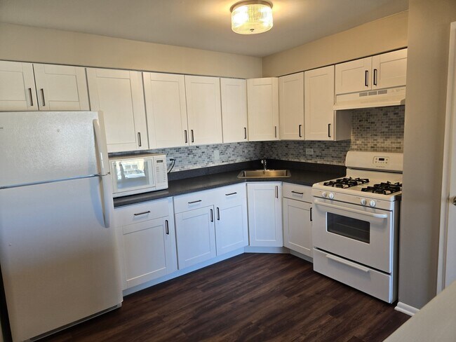 Building Photo - 4712 W 107th St