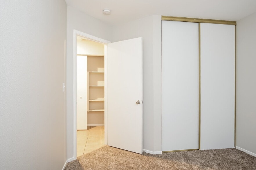 Building Photo - 881 Adobe Flat Dr