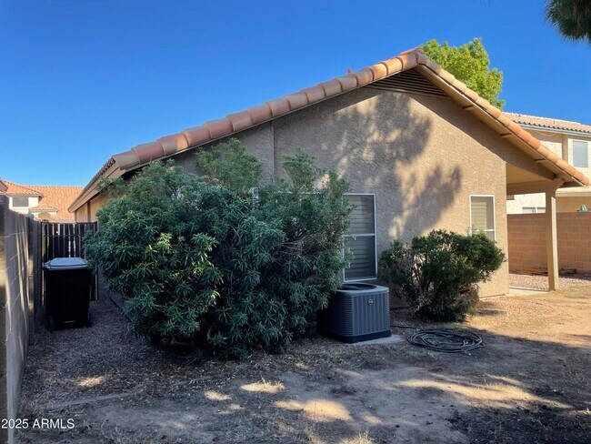 Building Photo - 8949 W Kathleen Rd