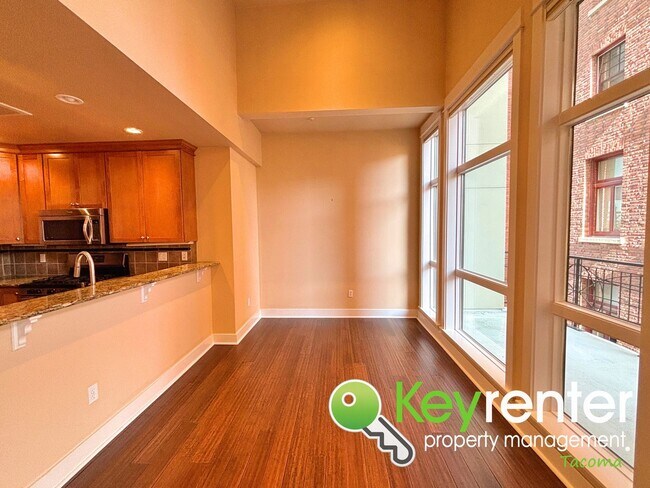 Building Photo - Luxury 2-Bed Condo in Tacoma, No Neighbors...