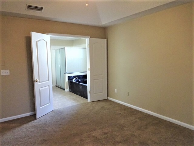 Building Photo - 633 Battlegate Ln