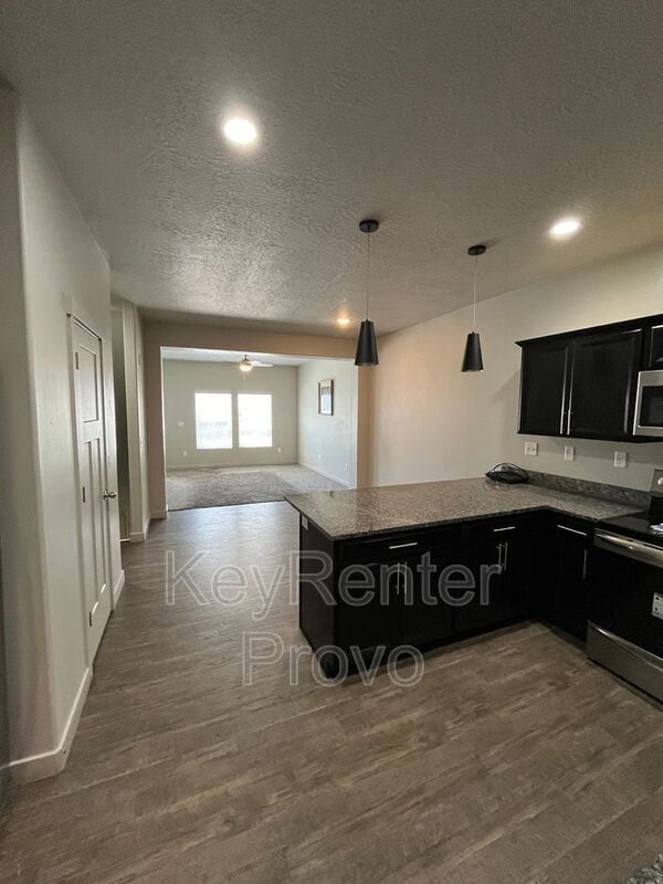 Building Photo - 724 E 380 N