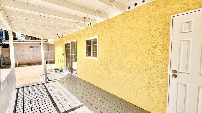 Building Photo - 1280 Alturas Rd