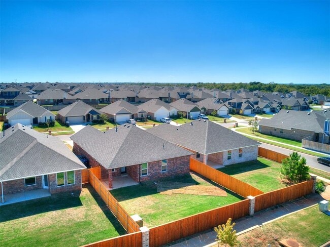 Building Photo - 8325 NW 163rd Ter