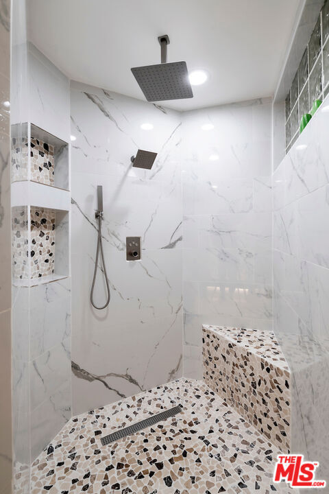 Building Photo - 136 Netas Dr