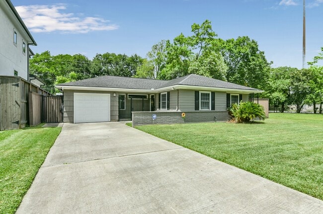 Primary Photo - 4702 Maple St