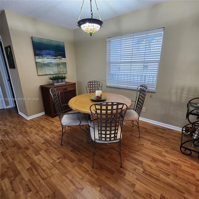 Building Photo - 2424 NE 9th St