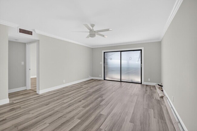 Building Photo - 7076 Huntington Ln