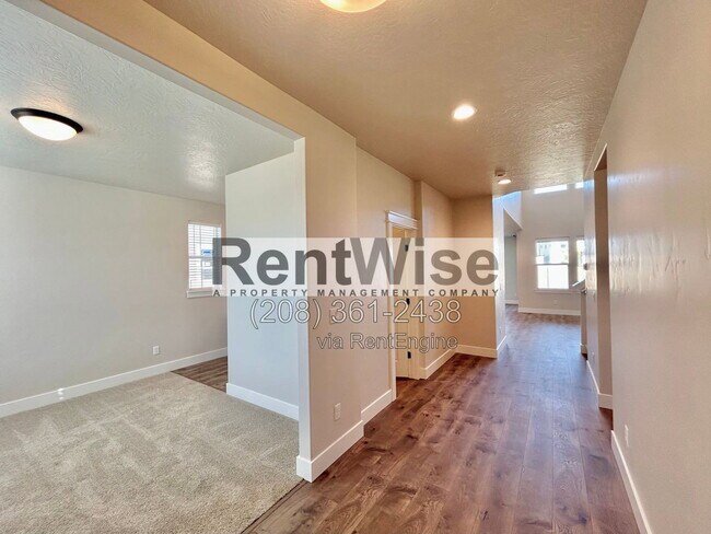 Building Photo - 5690 N Jumplist Ave