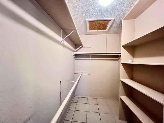 Building Photo - 8600 Fathom Cir