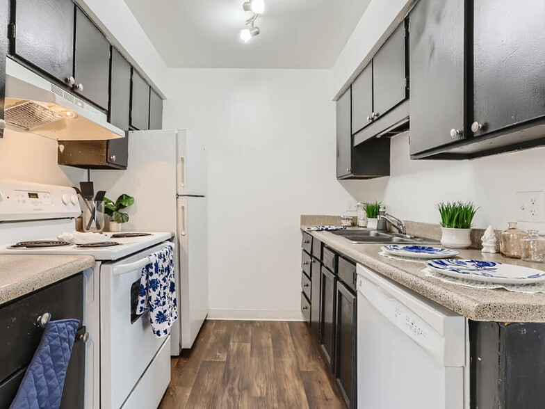 Vinyl Plank Flooring - Meadow Lark Apartments