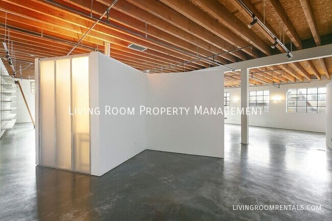 Building Photo - 1600 SE Division St
