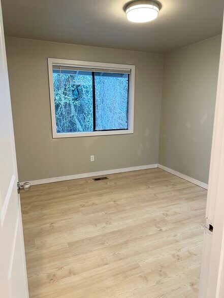 Building Photo - 12713 NE 83rd Ct