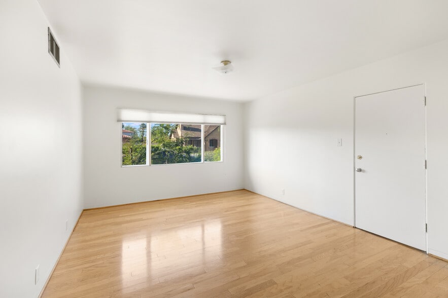 Bedroom - 543 W Coronado Rd