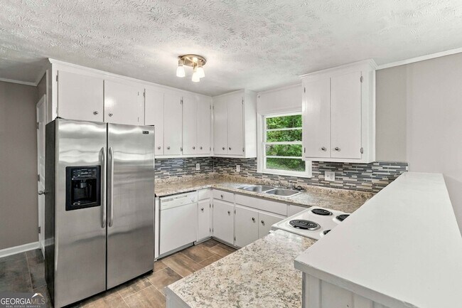 Building Photo - 9169 Lakeview Dr SW