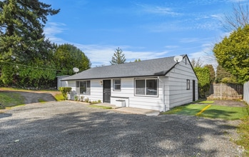 Building Photo - Newly Remodeled and Spacious 3 bedroom 1 b...