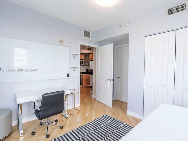 Building Photo - 480 NE 30th St