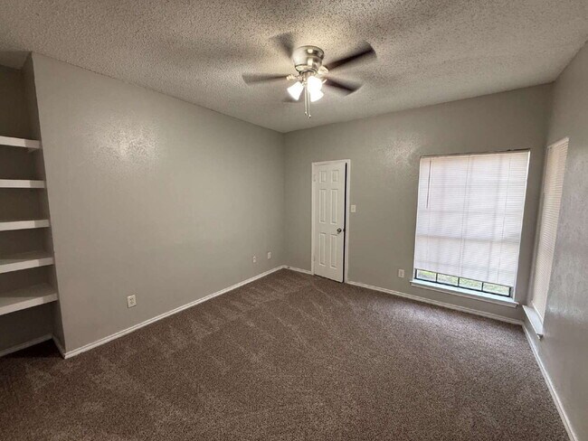 Building Photo - 9601 Forest Ln