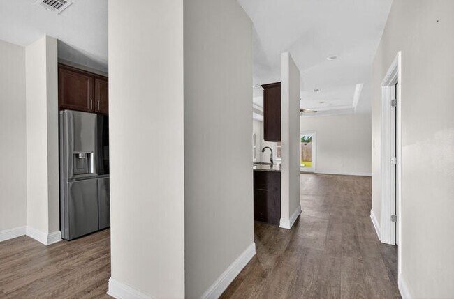 Building Photo - 15610 Ridge Ct