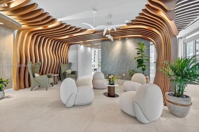 Building Photo - 700 NE 24th St