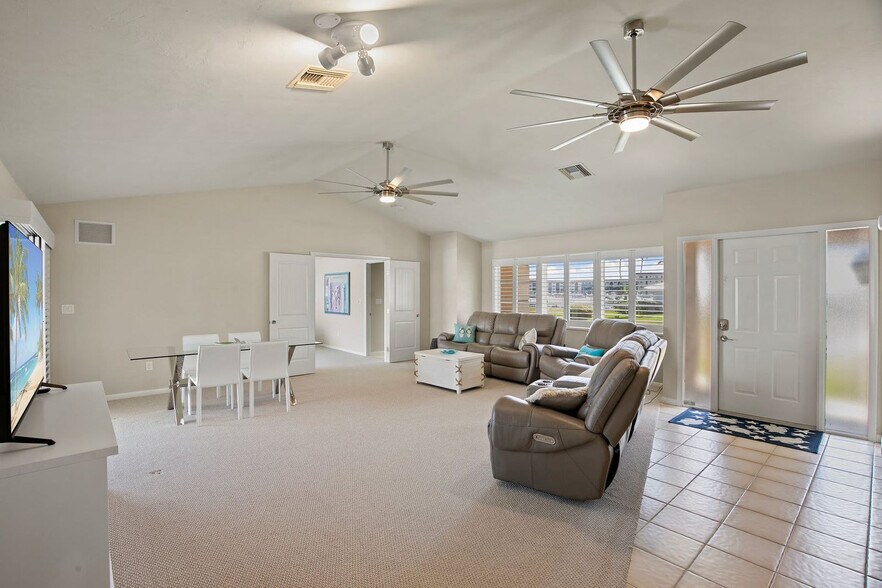 Building Photo - 874 Magnolia Ct