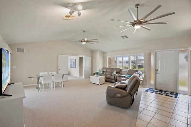 Building Photo - 874 Magnolia Ct