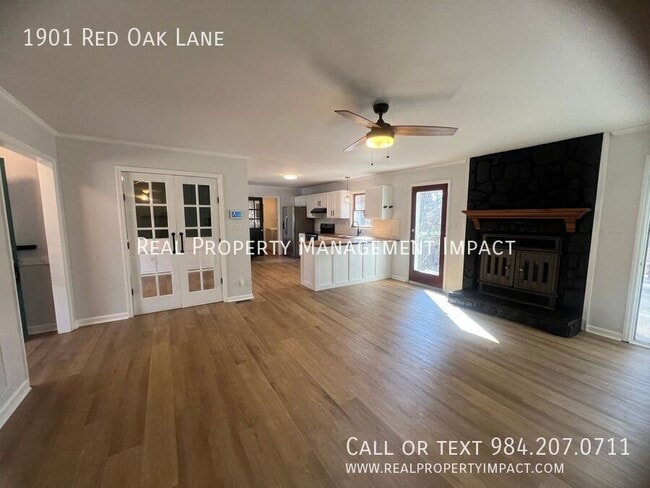 Building Photo - 1901 Red Oak Ln