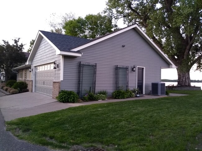 Building Photo - 21253 Lake George Blvd