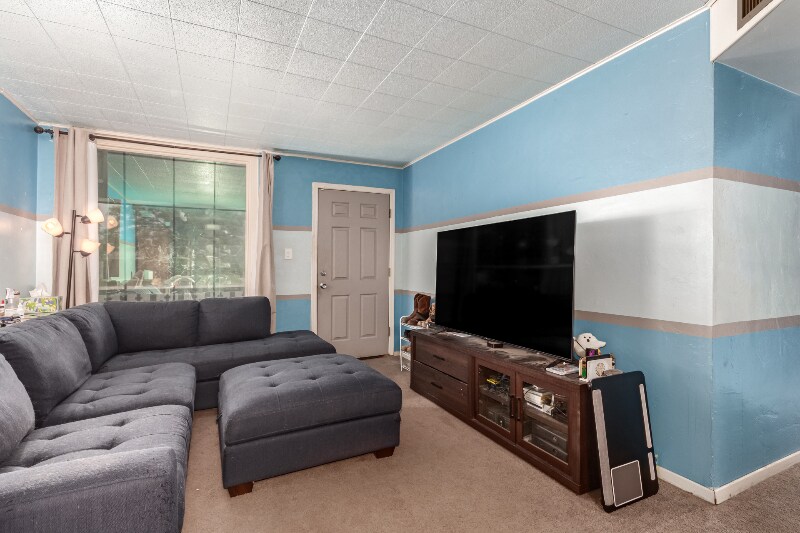 Building Photo - 2801 W Glenrosa Ave