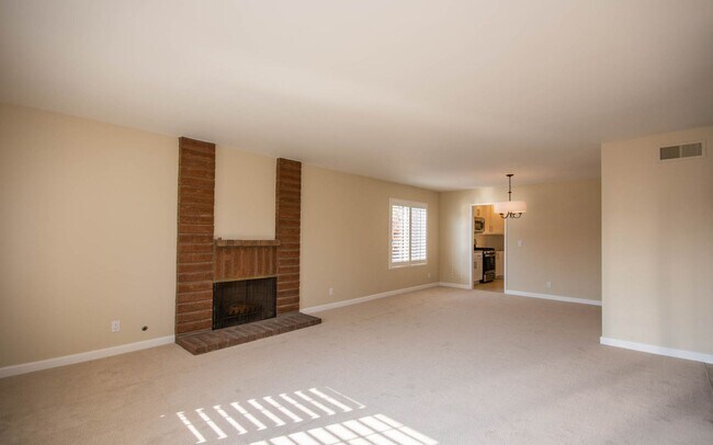 Building Photo - Fully Remodeled 3BD/2BA in Carlsbad
