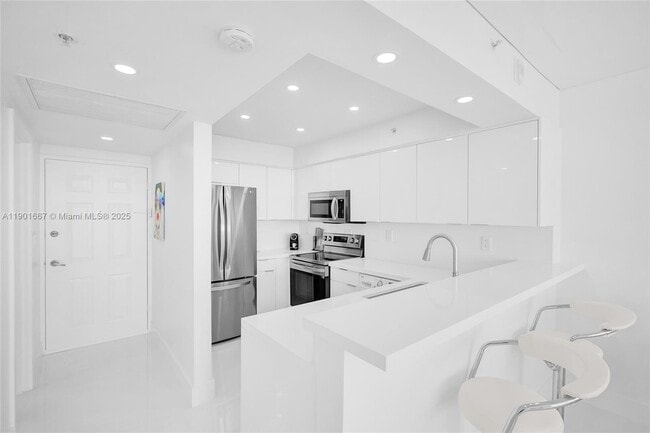 Building Photo - 2501 S Ocean Dr