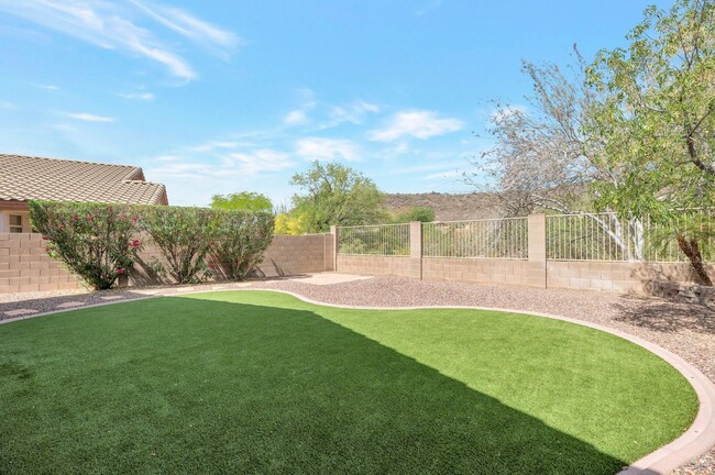 Building Photo - Stunning Renovated 3-Bedroom Home in Phoen...