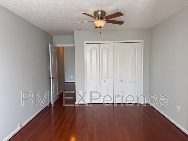 Building Photo - 8931 Town Center Cir