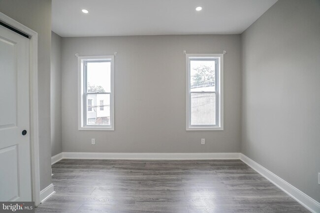 Building Photo - 1535 W Seltzer St