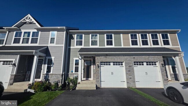 Building Photo - 252 Chase Dr