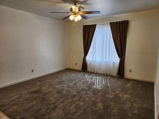 Building Photo - 2060 Mesquite Ln