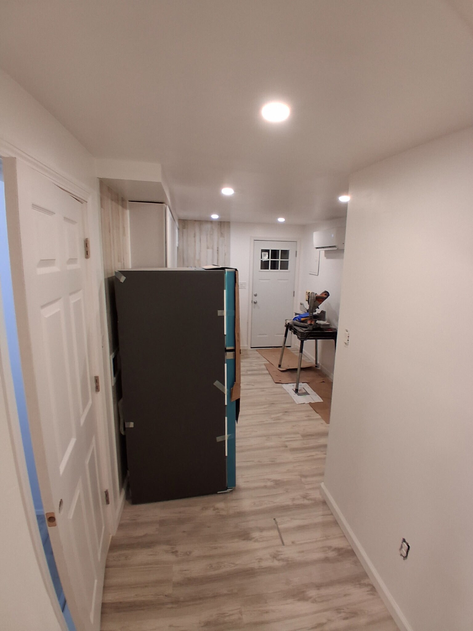 Building Photo - 1658 W Riverside Dr