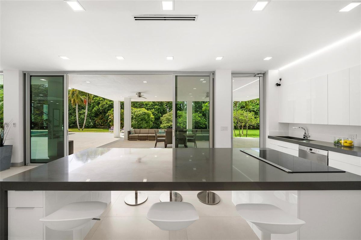 Building Photo - 17250 SW 52nd Ct