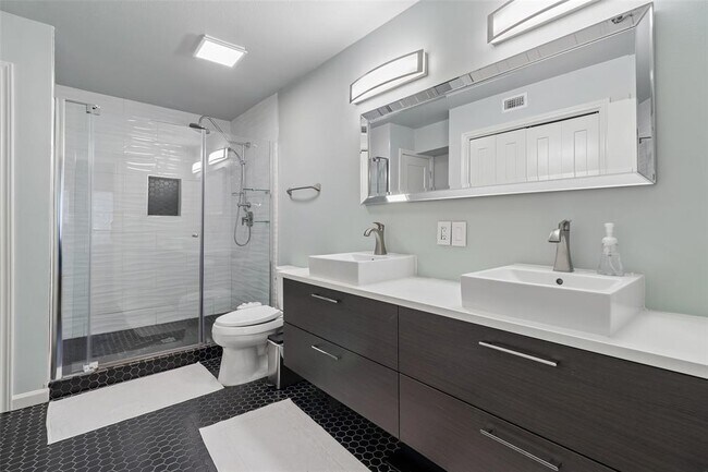 Building Photo - 2450 Wickersham Ln